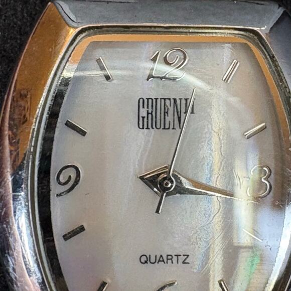 Vintage Women's GRUEN II Watch Silver Mother of Pearl New Battery - Picture 4 of 5